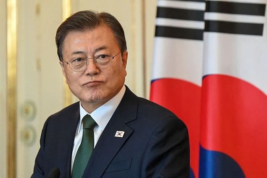 配资知识信息服务 韩国检方以受贿罪起诉前总统文在寅